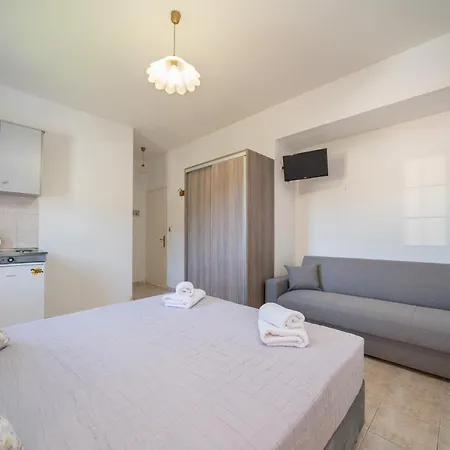 Dimitris Apartamento Karavomylos