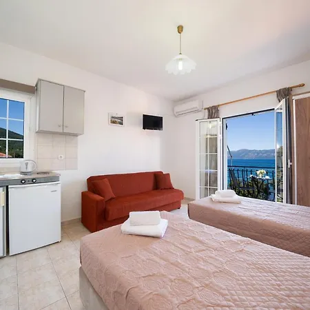 Dimitris * Karavómilosz