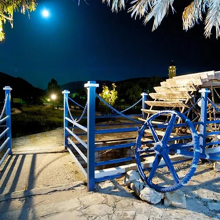 Dimitris * Karavómilosz